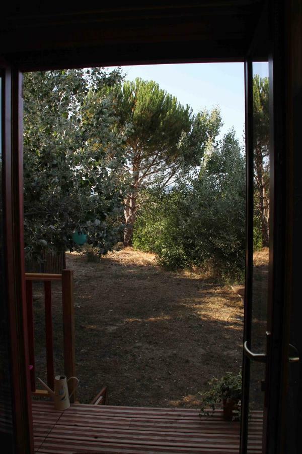 Roulotte Aux Peupliers Hotel La Tour-dʼAigues Buitenkant foto